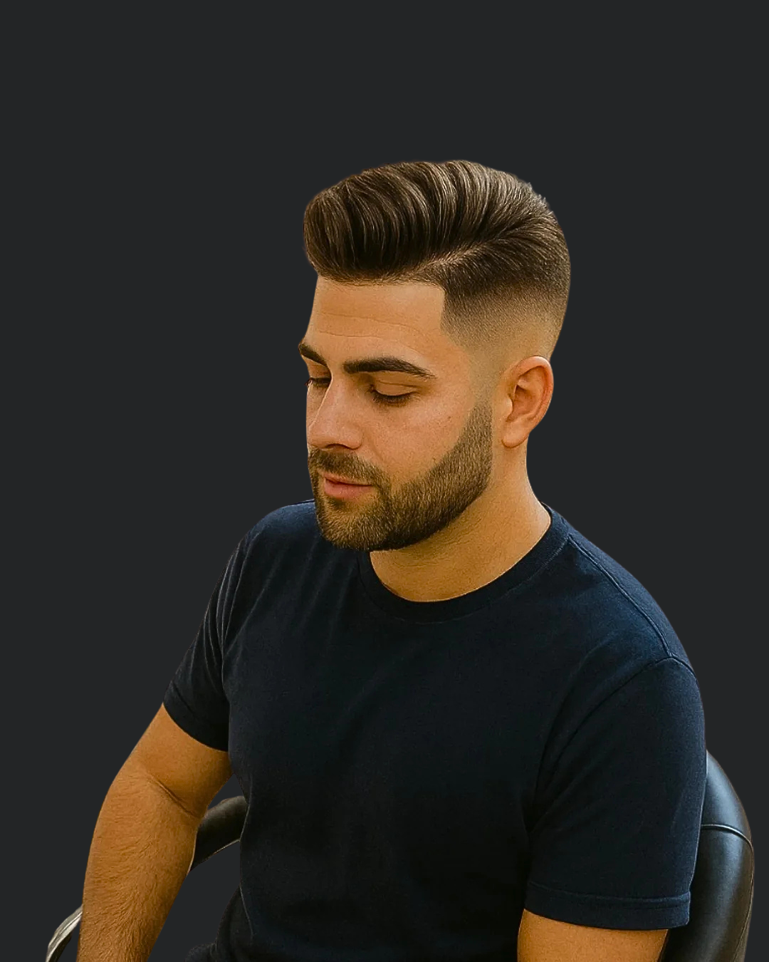 Cliente com topete e barba alinhada